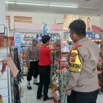 Sampaikan Himbauan Kamtibmas Kepada Karyawan Minimarket saat Patroli Siang