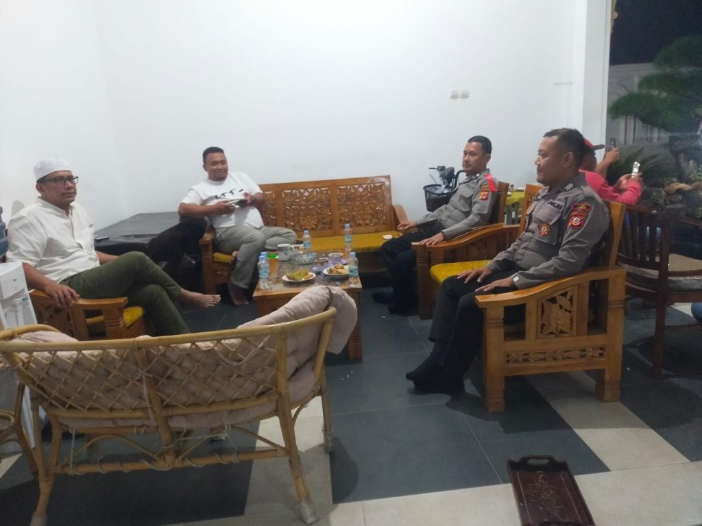 Giat Preventif, Unit Patroli Samapta Polsek Cibeureum Berpatroli dan Sambangi Warga