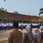 Kapolsek Banjarwangi Beri Pembinaan Kedisiplinan di SMPN 1 Banjarwangi