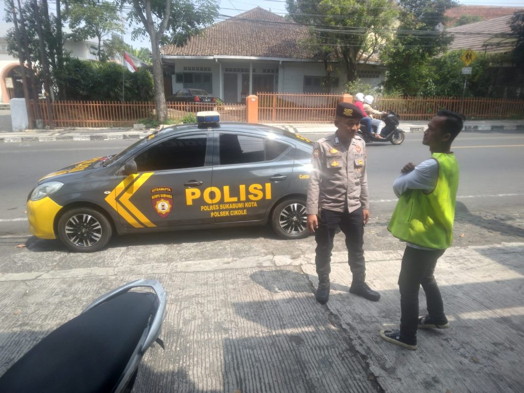 Polsek Cikole Lakukan Patroli Wilayah dan Berikan Himbauan Kamtibmas kepada Juru Parkir