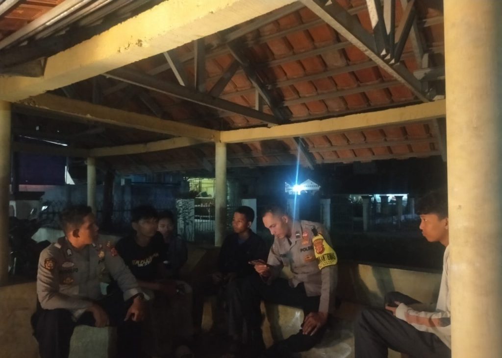 Cegah kriminalitas malam hari. Polsek baros himbau warga nongkrong