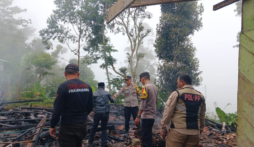 Kebakaran Hebat di Talegong Tiga Unit Rumah Sekaligus