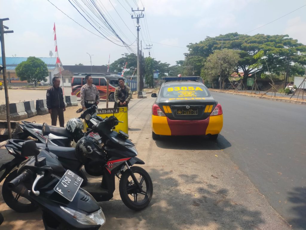 Antisipasi bubaran ambon solo.  Polsek Baros laksanakan patroli siang