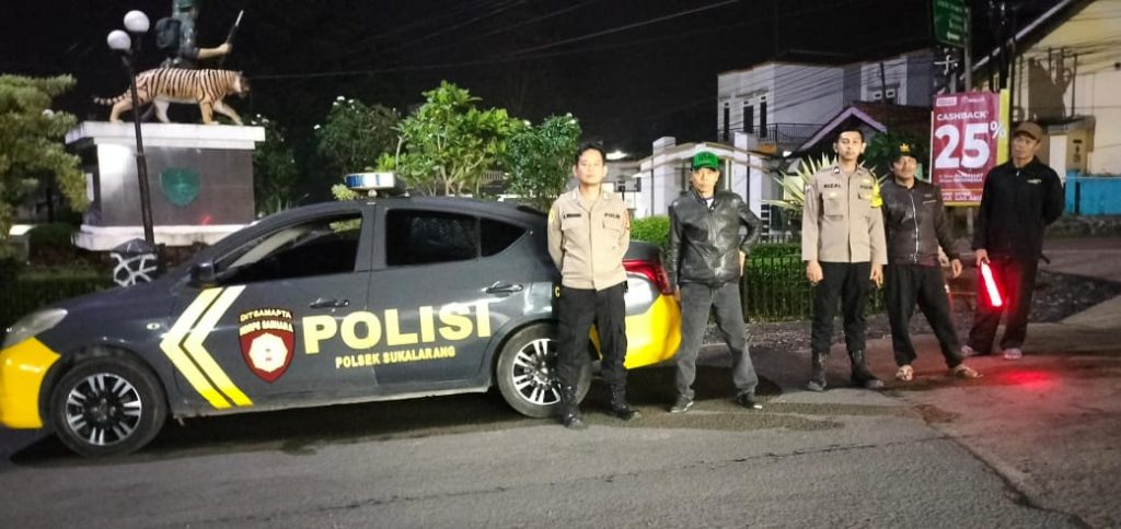 Patroli Strong Point Malam Dialogis Dengan Masyarakat Wujudkan Situasi Kamtibmas Yang Aman