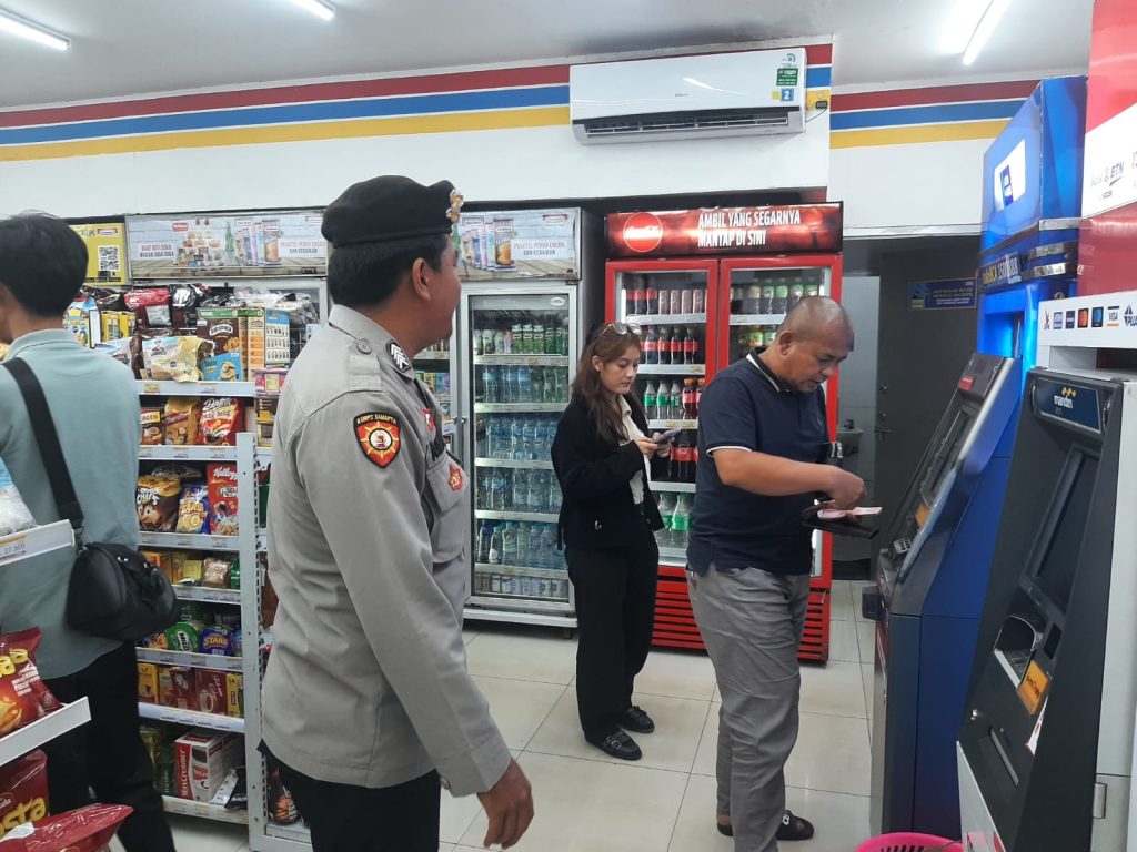 Pantau Dan Cek Mesin ATM oleh Anggota patroli   Polsek Lembursitu-Polres Sukabumi Kota