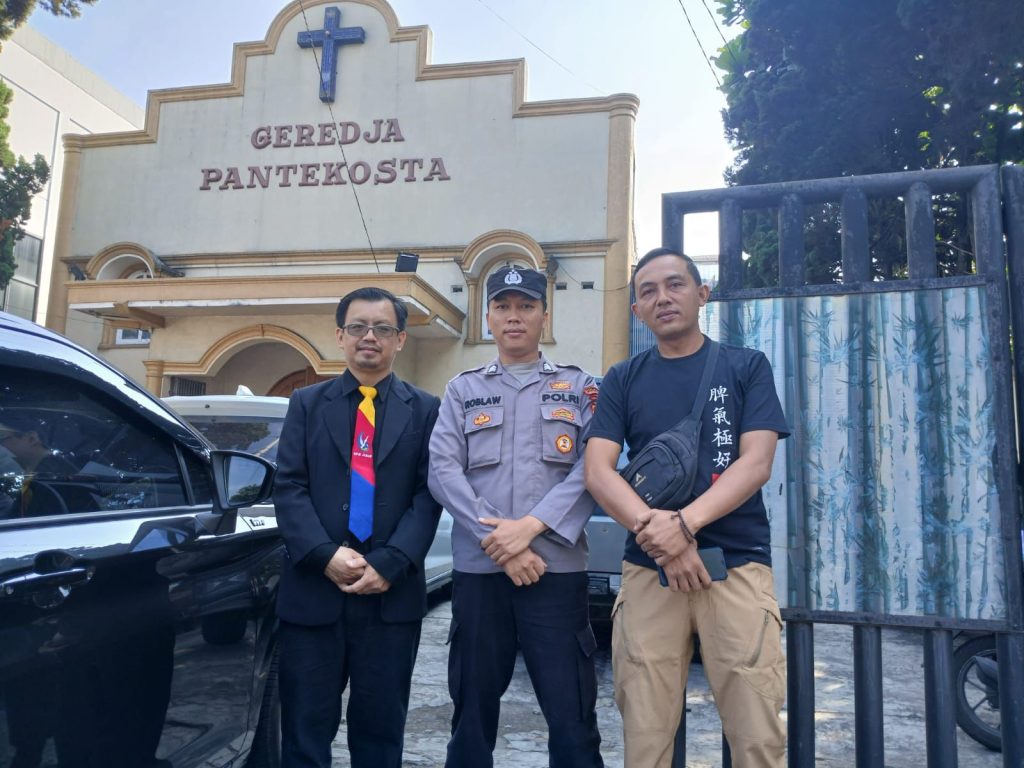 Berikan Rasa Aman, Polisi Lakukan Pengamanan Ibadah Rutin di Gereja  Pantekosta Sukabumi