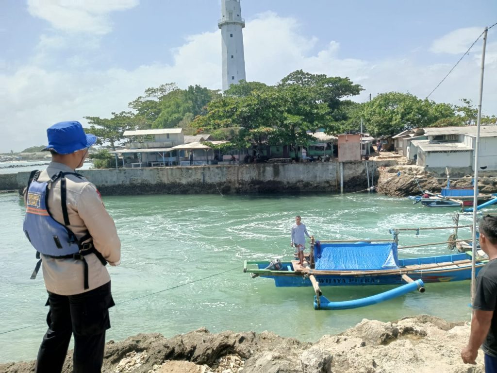 Sat Polairud Cari Nelayan Korban Laka Laut