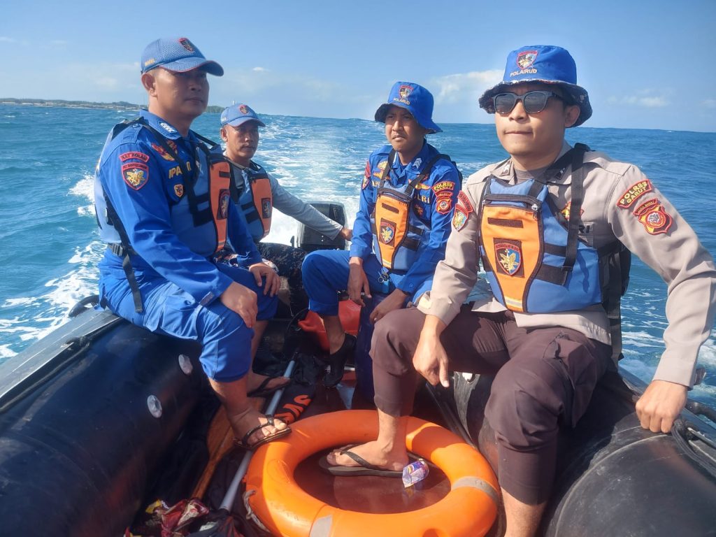 Sat Polairud Temukan Satu Nelayan Korban Laka Laut