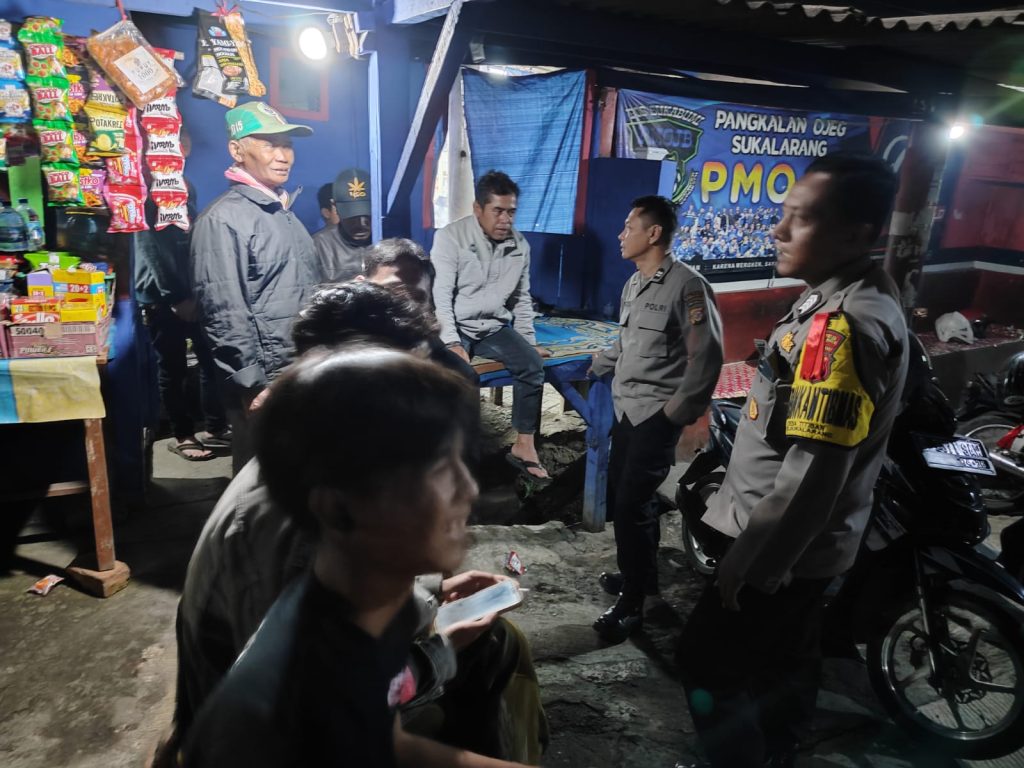 Ngobrol Bersama Masyarakat, Patroli Dialogis Malam Petugas Sampaikan Pesan Kamtibmas