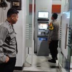 Personil Polsek Sukalarang Patroli Malam Hari Sambangi ATM BRI Cegah Kejahatan Perbankan