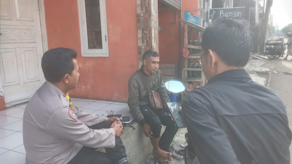 Bhabinkamtibmas Lembursitu sambangi karang taruna Kp Bojong Loa