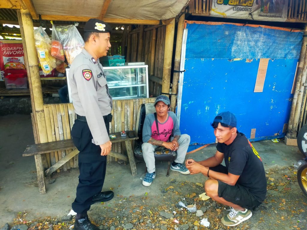 Guna menciptakan keamanan yang kondusif, unit Samapta Polsek Cibeureum Patroli Dialogis dan Sambangi Warga