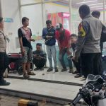 Polisi Patroli Malam Sambangi  Minimarket Dan Dialogis Dengan Masyarakat