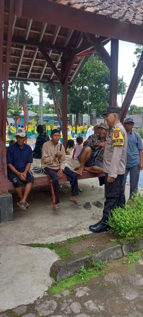 Ciptakan rasa aman, Bhabinkamtibmas Cooling system  sambangi jalin Silaturrahmi  Kamtibmas warga jayamekar