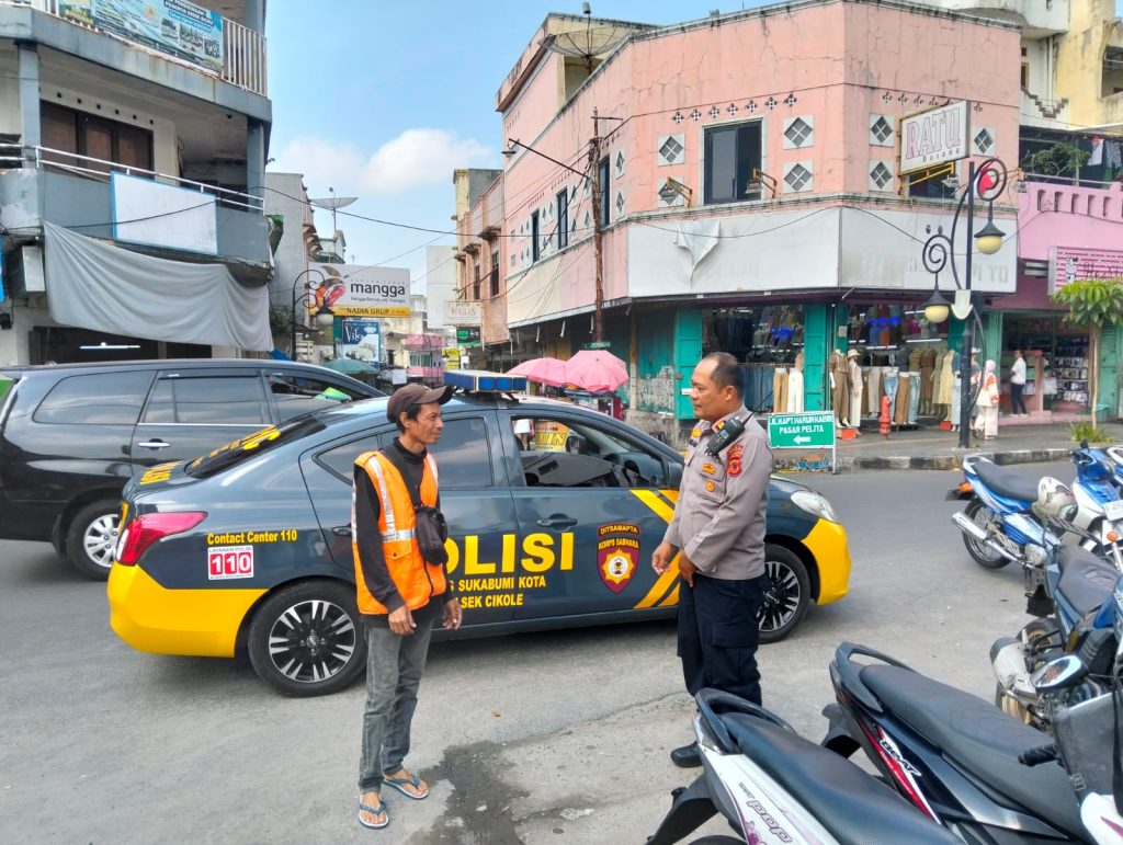 Panit Samapta Polsek Cikole Pimpin Patroli Wilayah dan Sambangi Petugas Parkir