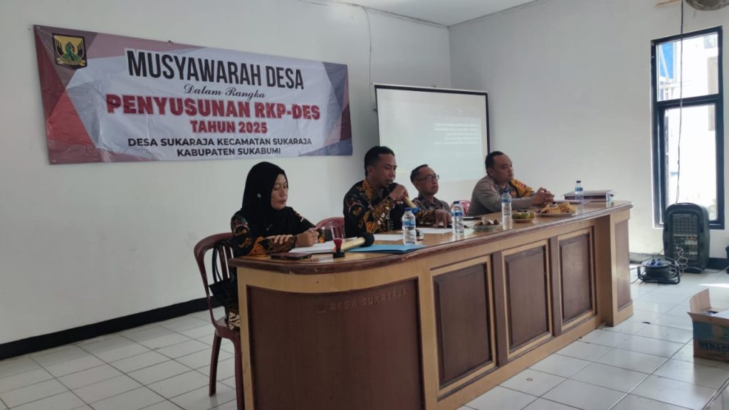 Bhabinkamtibmas Polsek Sukaraja Menghadiri kegiatan rapat penetapan rencana kerja Pemerintah Desa (RKPDes) tahun 2025