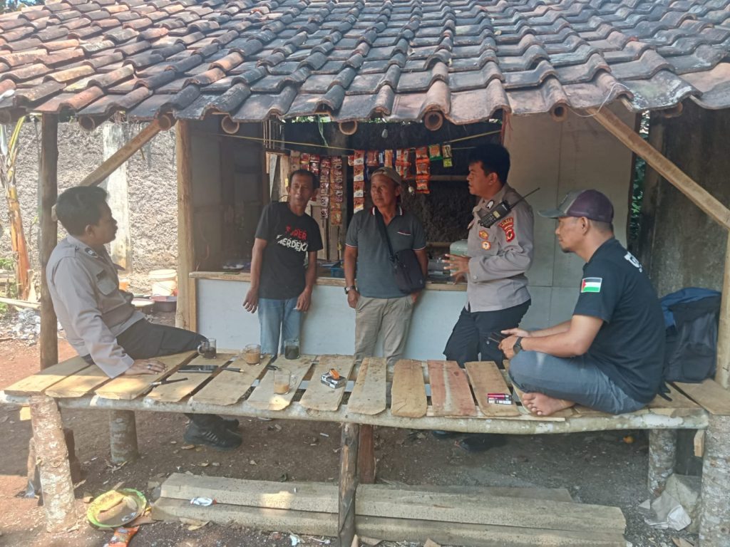 Wujud  Nyata Kedekatan POLRI Dengan Warga, Anggota Polsek Lembursitu  Lakukan Sambang Kepada Warga Binaan