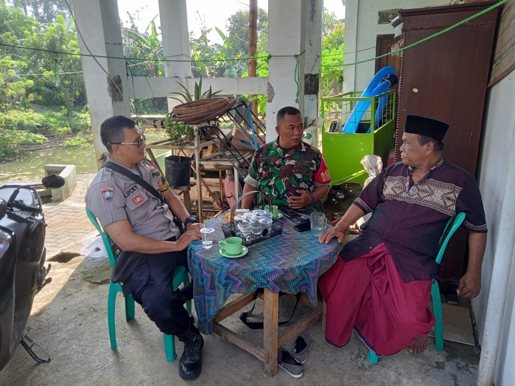 Perkuat Sinergitas TNI-Polri, Bhabinkamtibmas Polsek Cibeureum Bersama Babinsa Sambangi Warga Binaan