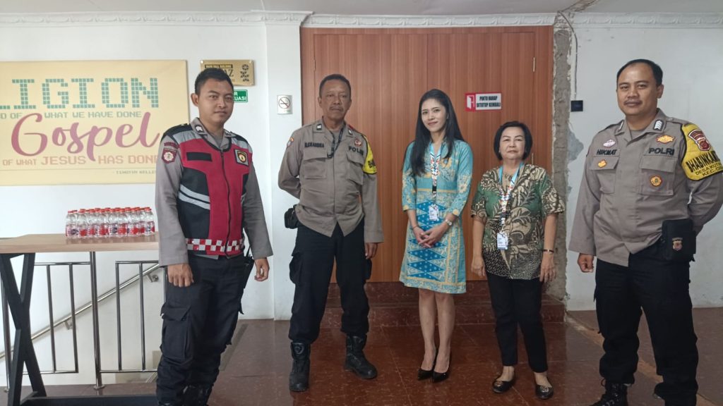 Minggu Kasih, Polsek Cisaat  Berikan Pengamanan Ibadah Kebaktian Minggu Gereja GBI MNCC Sukabumi