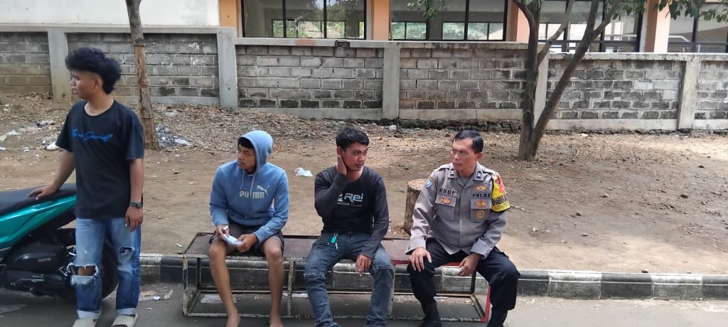 Bhabinkamtibmas Sunyaragi Polsek kesambi Polres Cirebon Kota laksanakan Patroli sambang bangun Kamtibmas