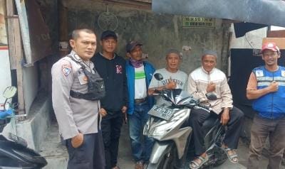 Sambangi Ojek Pangkalan, Bhabinkamtibmas Polsek Cireunghas Sampaikan Himbauan Kamtibmas