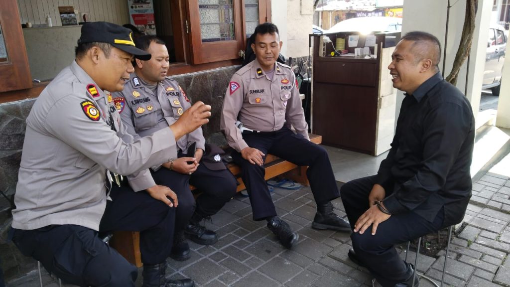 Giat Patroli Dialogis Panit Samapta Polsek Cikole