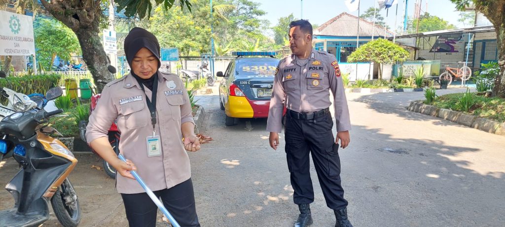 Tingkatkan Keamanan Jelang Pilkada 2024,Unit Sabhara Polsek Cisaat laksanakan Patroli 