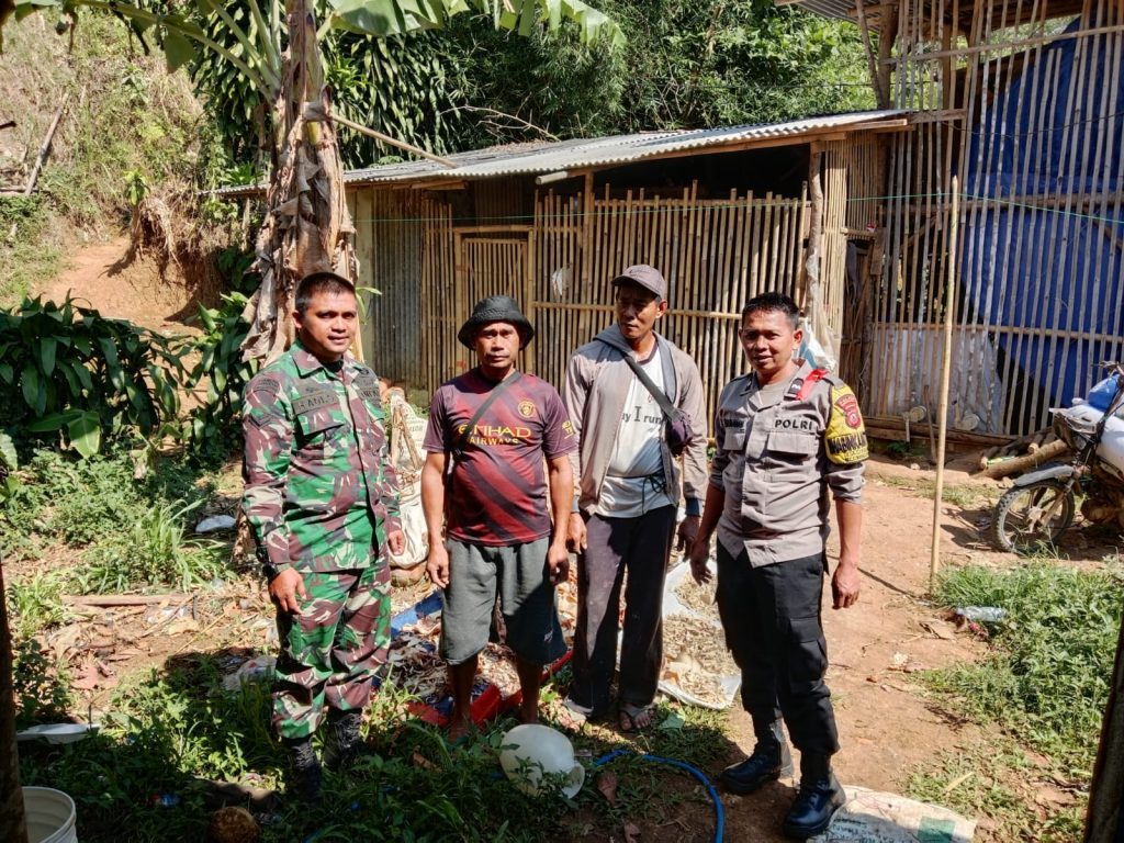 Polsek Gunungguruh Bersinergi dengan Babinsa Sambangi Warga Untuk Tingkatkan Harkamtibmas