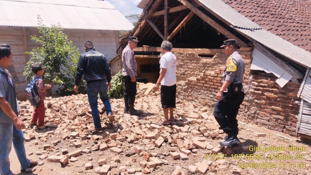 Polres Garut Patroli Mitigasi Bencana Paska Gempa