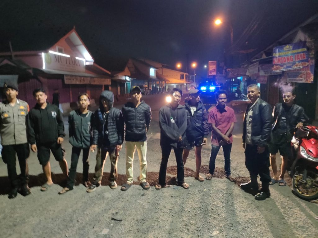 Patroli malam hari Polres Cirebon Kota sambag dan edukasi ke warga jaga kondusifitas