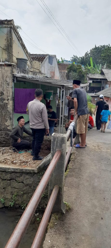 Bhabinkamtibmas Bersinergi dengan Babinsa Sambangi Warga Untuk Tingkatkan Harkamtibmas