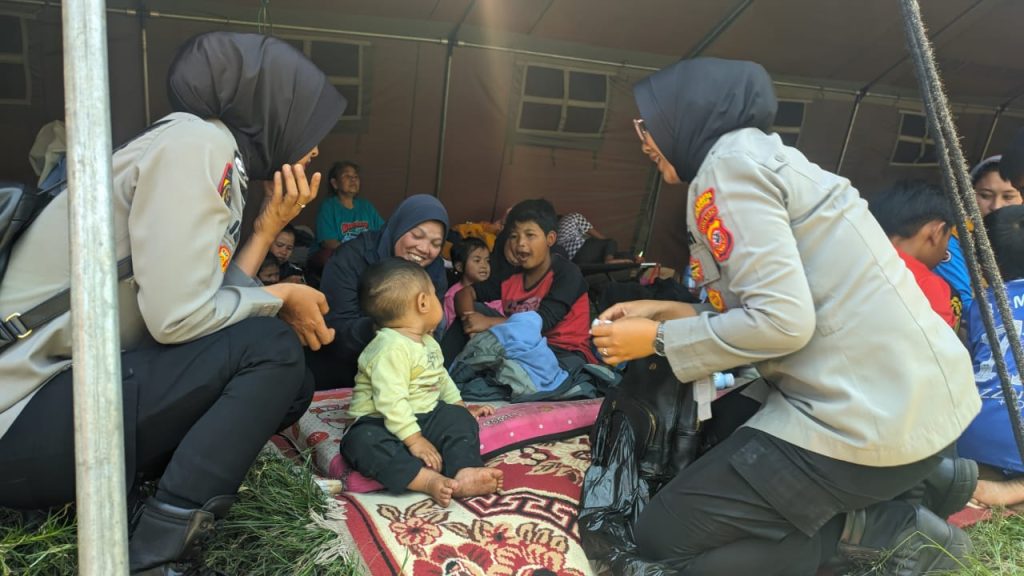 Trauma Healing Pasca Gempa Bumi Kertasari, Polresta Bandung Bantu Warga Terdampak