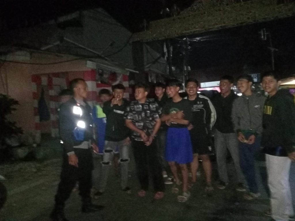 Antisipasi Gukamtibmas, anggota patroli  Polsek Lembursitu Polres Sukabumi Kota Gencar Laksanakan Patroli Malam Hari