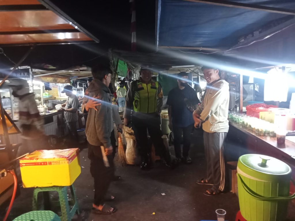 Antisipasi Kerawanan Malam Minggu, Kapolsek Sukalarang Pimpin Patroli KRYD Malam Minggu