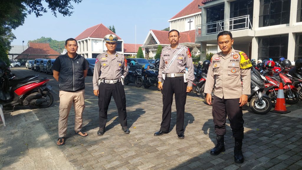 Polsek Cikole Laksanakan Giat Pengamanan di Tempat Ibadah