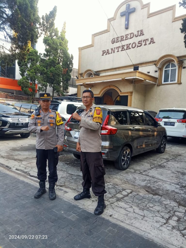 Berikan Rasa Aman, Polisi Lakukan Pengamanan Ibadah Rutin di Gereja  Pantekosta Sukabumi