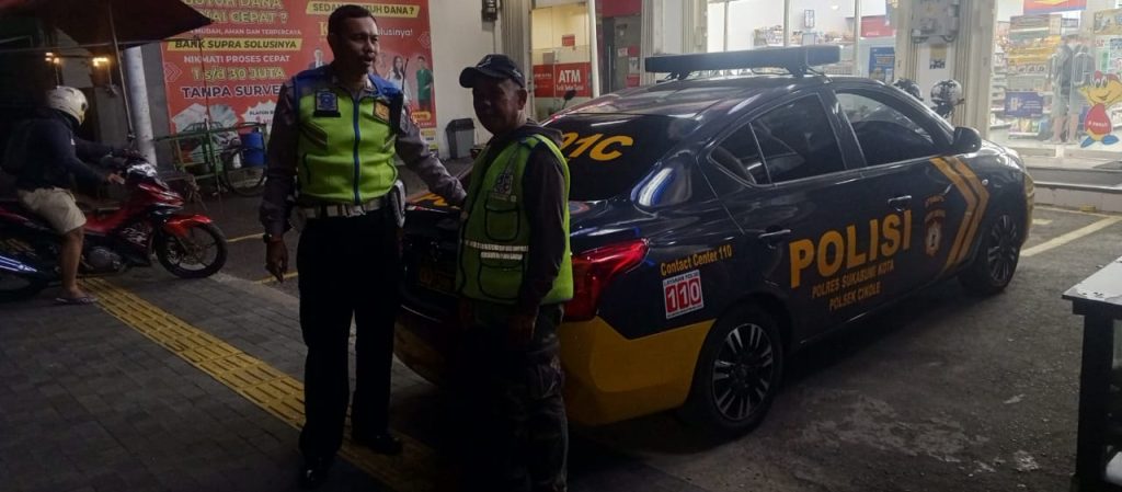 Polsek Cikole Laksanakan Patroli Dialogis Dengan Juru Parkir