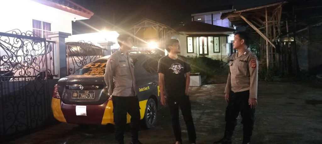 Ngobrol Bersama Masyarakat, Patroli Dialogis Malam Petugas Sampaikan Pesan Kamtibmas