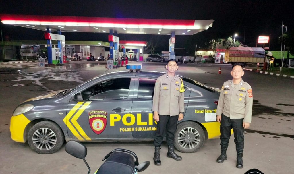 Polisi Sambangi SPBU Malam Hari, Sampaikan Pesan Kamtibmas