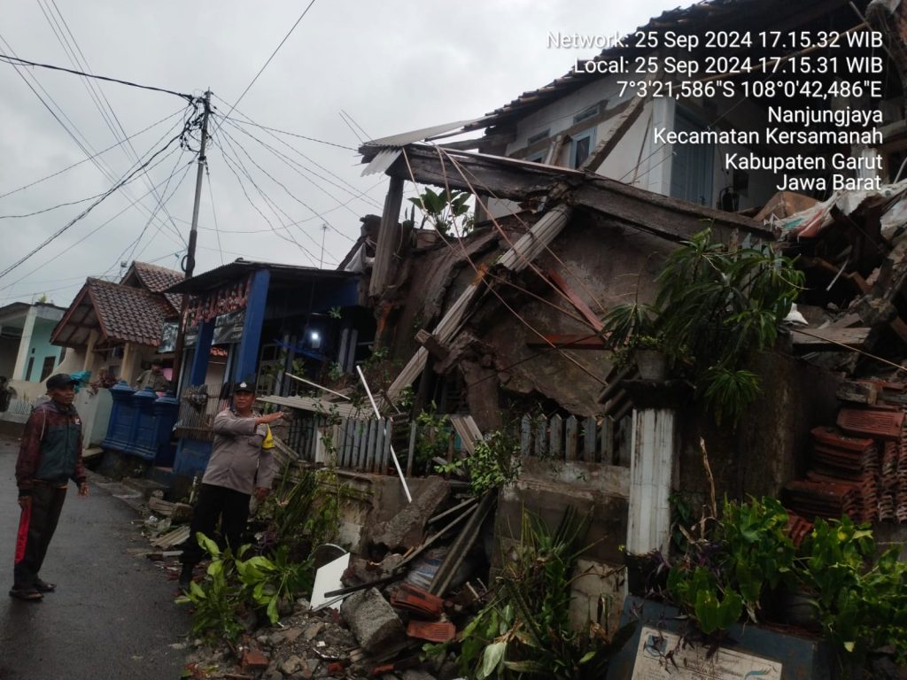 Polsek Cibatu Cek Rumah Rubuh