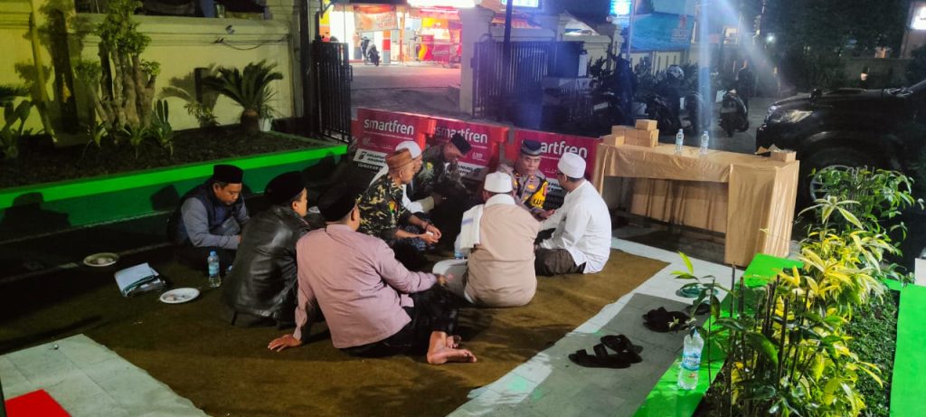 Wujudkan Pemilu damai, Kapolsek Baros bersama PCNU baros laksanakan ngariung bareng