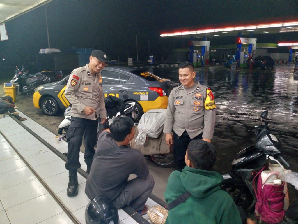 Ngobrol Bersama Masyarakat, Patroli Dialogis Malam Petugas Sampaikan Pesan Kamtibmas