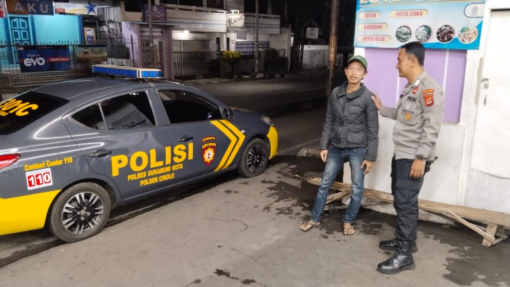 Bhabinkamtibmas Kelurahan Cisarua Laksanakan Sambang dan Patroli Wilayah