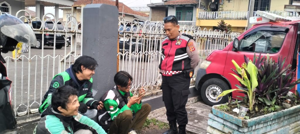 Tingkatkan Keamanan Jelang Pilkada 2024,Unit Sabhara Polsek Cisaat laksanakan Patroli 