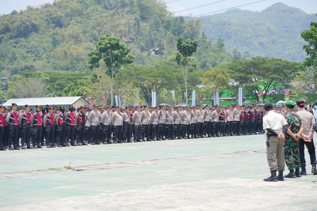 2.818 Personil Gabungan Diterjunkan, Kapolresta Bandung Pimpin Apel Pengamanan Konser Sheila On 7