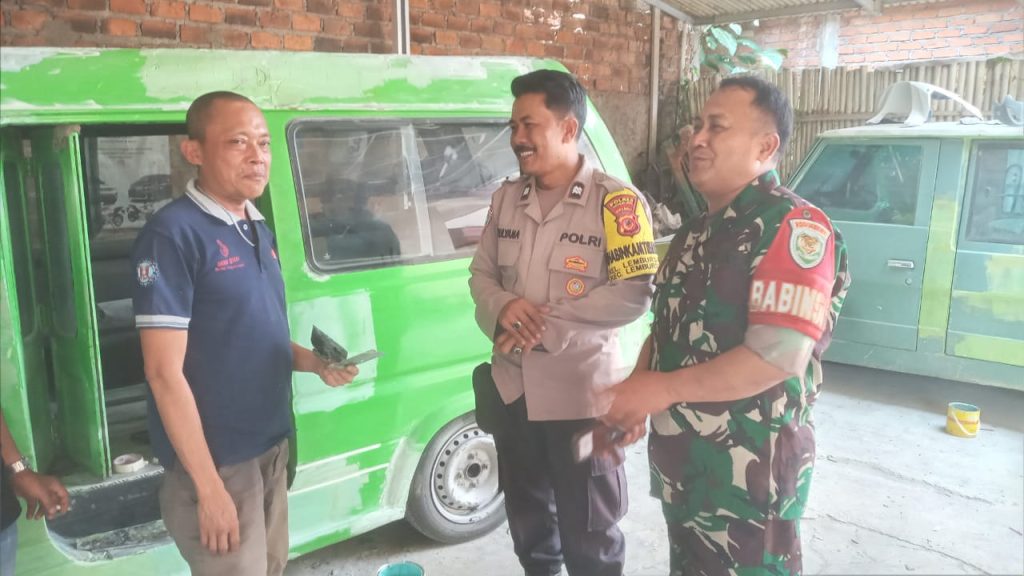 Bhabinkamtibmas kel. Lembursitu bersama Babinsa di lembursitu laksanakan giat sambang dan dialogis