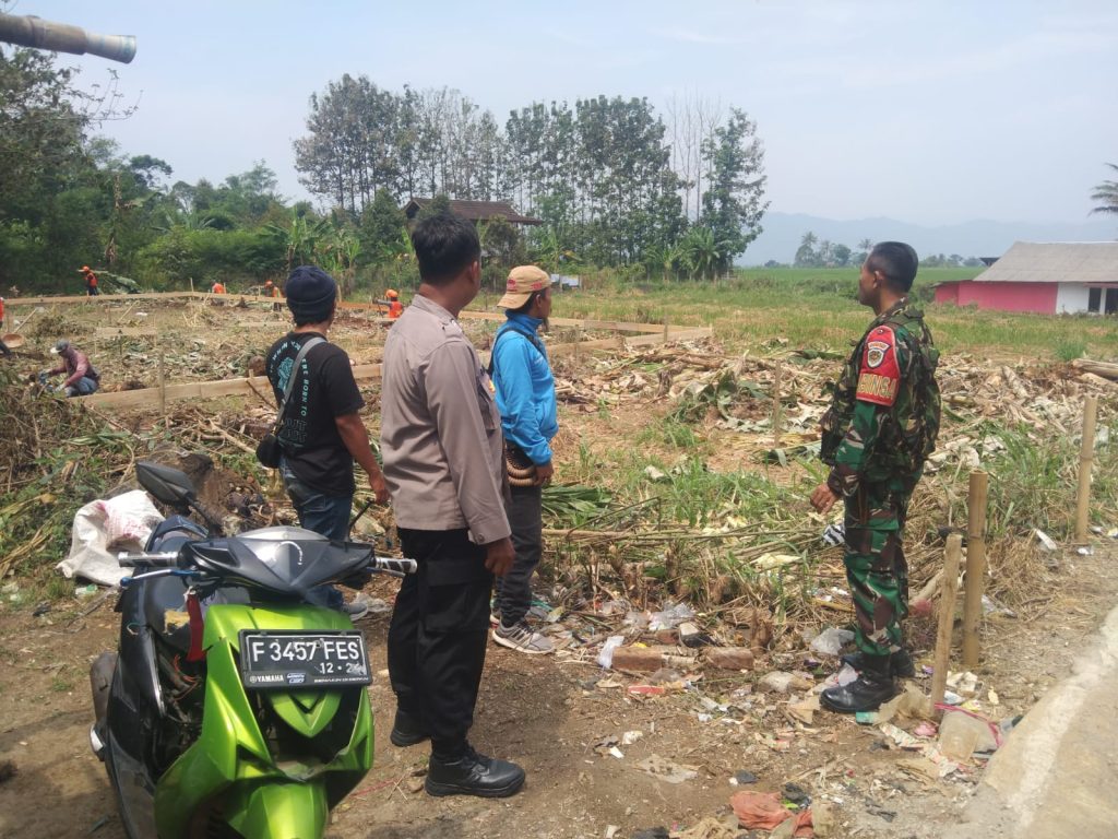 Bhabinkamtibmas Bersinergi dengan Babinsa Sambangi Warga Untuk Tingkatkan Harkamtibmas