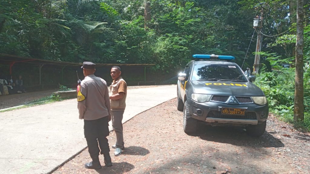 Personil Polsek kadudampit Melaksanakan giat Patroli tempat wisata situgunung