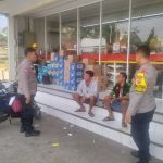 Sampaikan Himbauan Kamtibmas Kepada Karyawan Minimarket saat Patroli Siang