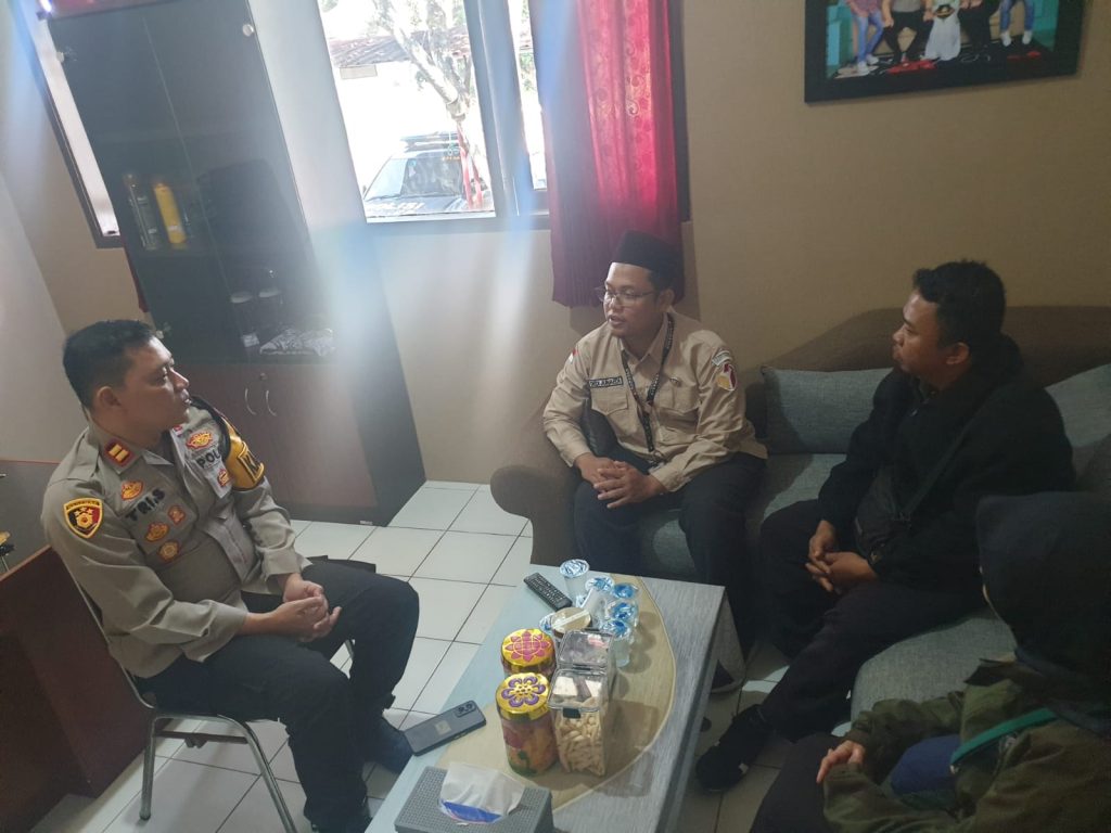 Kapolsek Kebonpedes Terima Kunjungan Panwaslu Kecamatan Kebonpedes